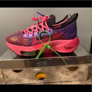 Nike Off-White × Air Zoom
Tempo Next% 'Pink Glow'